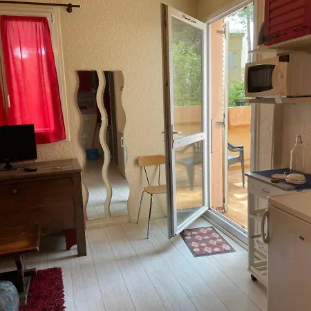 Apartment Avec Terrasse, Proche Et Commerces A - Fr-1-225-449